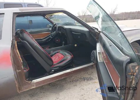 1977 Pontiac Grand Prix из США, поврежденный, VIN 2K57K7P233756